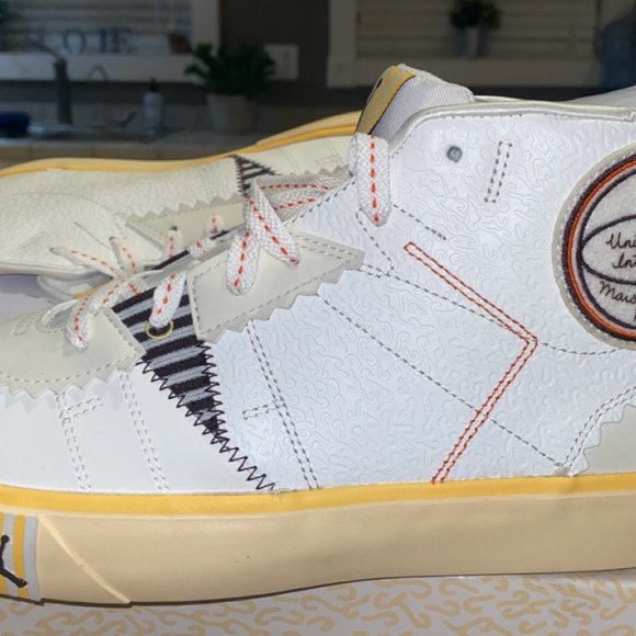 Air Jordan Maison Chateau Rouges - Picture 2 of 3